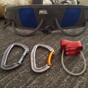 Petzal Corax  Size 1 Climbing Harness, Verso Belay/Rappel Device, 2 Carabiners